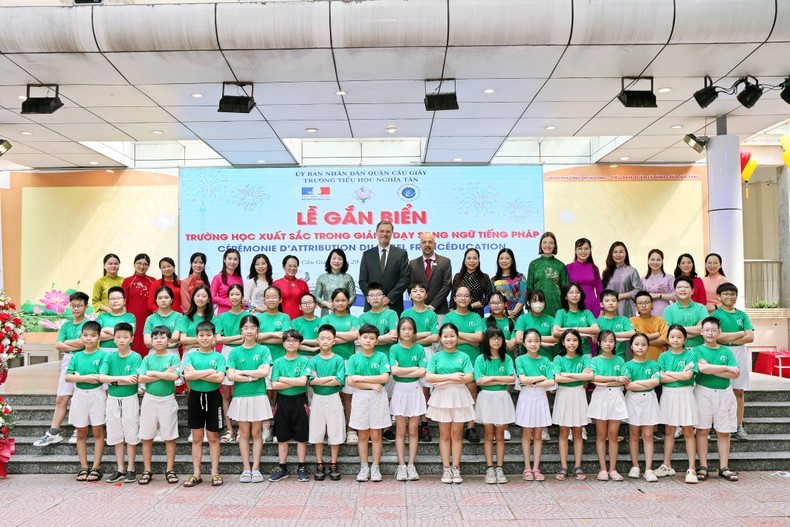 The ceremony to receive the Label FrancÉducation accreditation at Nghia Tan Primary School.