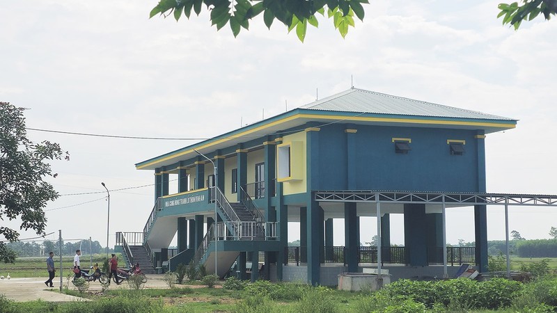 A flood-proof community house in Vinh An Village, Cam Hieu Commune, Cam Lo Province.