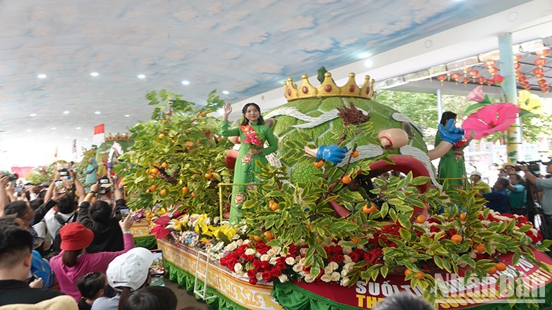 The opening ceremony of the Southern Fruit Festival.