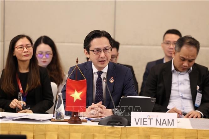 Deputy Minister of Foreign Affairs Do Hung Viet, head of SOM ASEAN Vietnam at the meetings in Laos. (Photo: VNA)