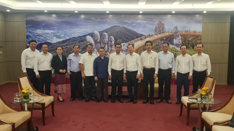 Delegates at the meeting between Da Nang and Laos's Sekong Province.