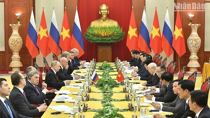 Party General Secretary Nguyen Phu Trong holds talks with Russian President Vladimir Putin in Hanoi on June 20. (Photo: Dang Khoa)