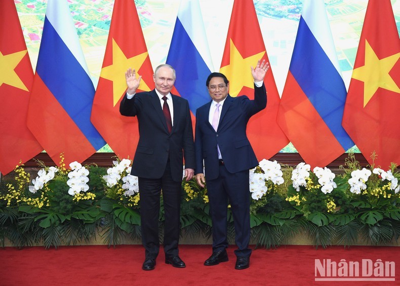 PM Pham Minh Chinh and Russian President Vladimir Putin (Photo: Tran Hai)