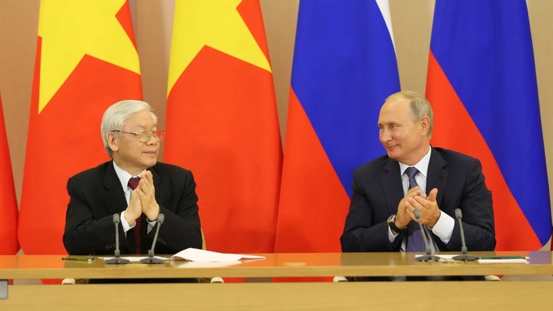 Party General Secretary Nguyen Phu Trong and President Vladimir Putin meet and speak to the press after talks, during the Party chief’s visit to Russia in 2018. (Photo: VNA) 