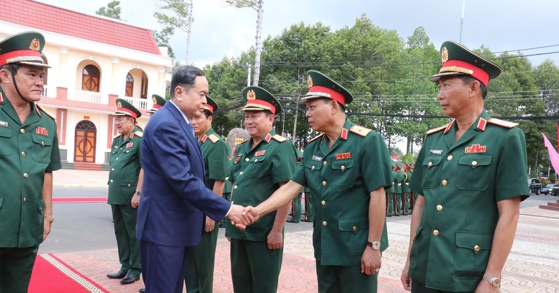 National Assembly Chairman Tran Thanh Man visits Military Region 9 High Command. (Photo: VNA)