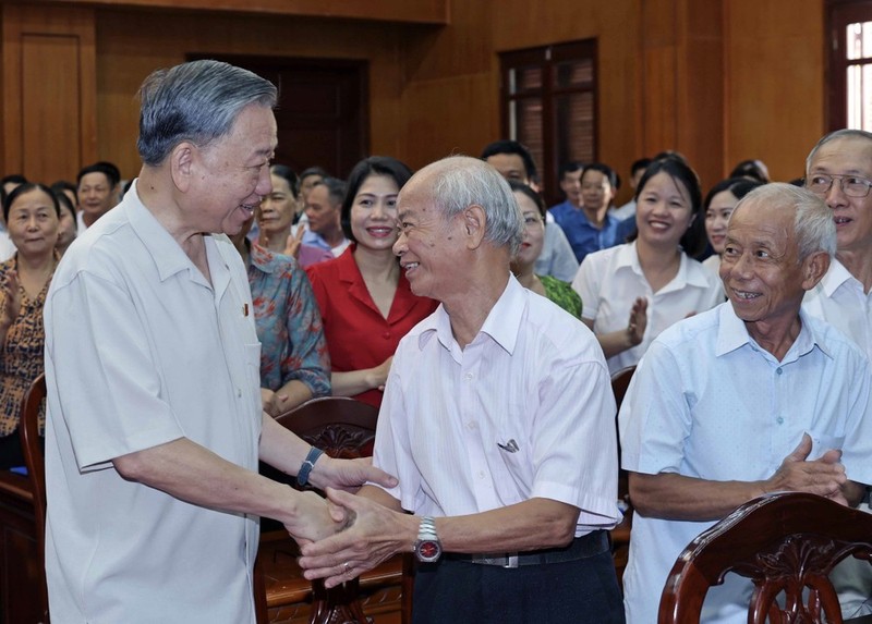 President To Lam meets with voters in Hung Yen city. (Photo: VNA)