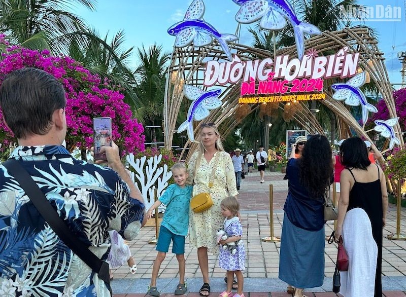 Visitors pose for photos at the Da Nang beach flower walk.