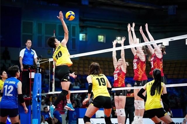 Nguyen Thi Bich Tuyen (No 10) jumps to hit a ball during the FIVB Women’s Volleyball Challenger Cup's third-place playof against Belgum on July 7 at the Ninoy Aquino Stadium in Manila. (Photo: Courtesy FIVB)