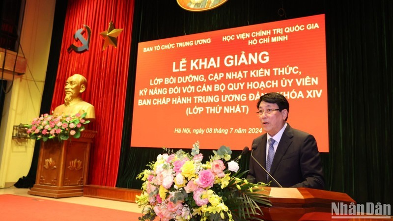 Politburo member and permanent member of the Secretariat Luong Cuong speaks at the conference.