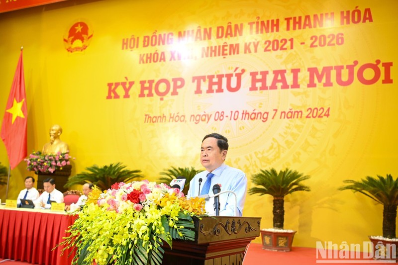 National Assembly Chairman Tran Thanh Man speaks at the meeting. 