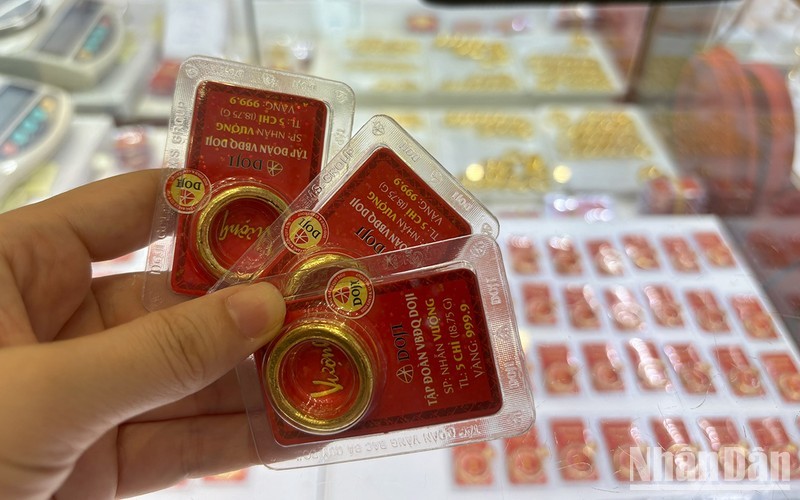 Gold rings at DOJI. (Photo: Ngoc Bich)