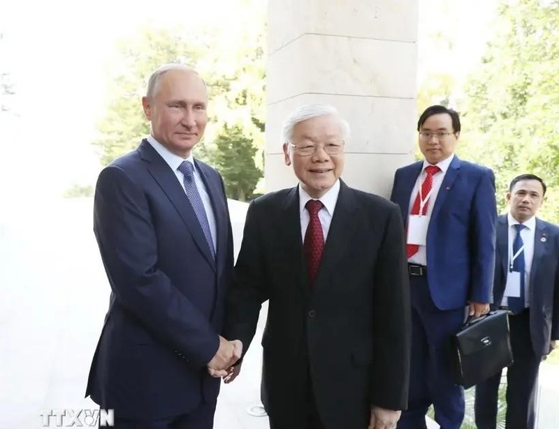 Russian President Vladimir Putin welcomes Party General Secretary Nguyen Phu Trong on his official visit to Russia on September 6, 2018. (Photo: VNA)