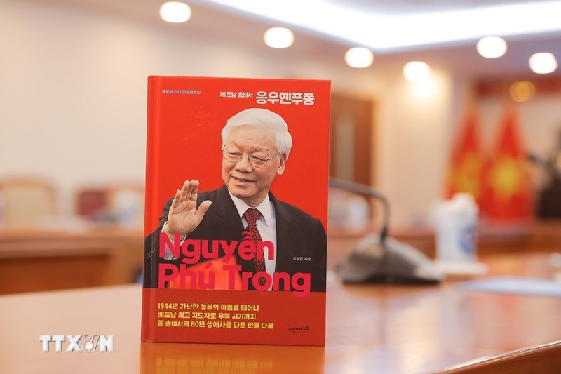 The book on General Secretary Nguyen Phu Trong. (Photo: VNA)