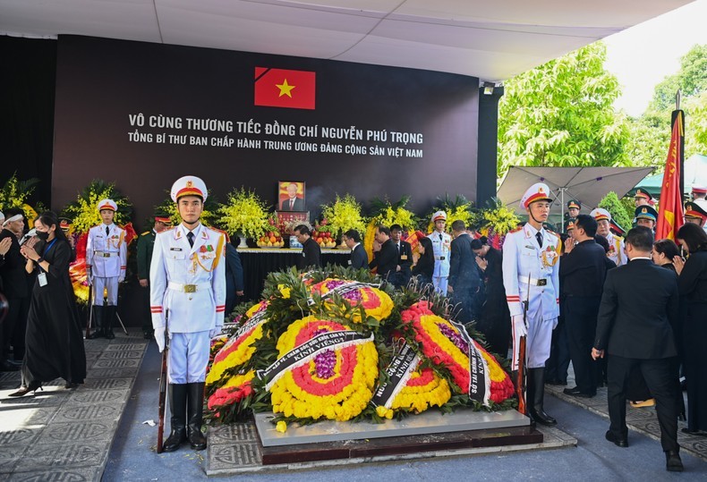 General Secretary Nguyen Phu Trong is laid to rest at Mai Dich Cemetery in Hanoi.