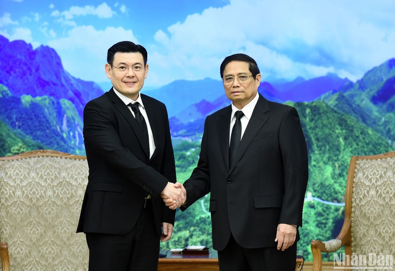 Prime Minister Pham Minh Chinh (R) receives Jakkapong Sangmanee, Minister Attached to the Thai Prime Minister's Office and the Thai PM’s Special Envoy. (Photo: NDO)