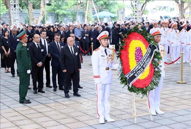 The Algerian delegation pays tribute to Party General Secretary Nguyen Phu Trong at the funeral for the late leader last week. (Photo: VNA)