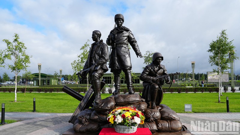 The monument to Vietnamese volunteer soldiers in Moscow.