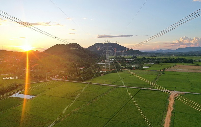 The Quang Trach-Quynh Luu section of the Circuit-3 500kV transmission line has been completed.