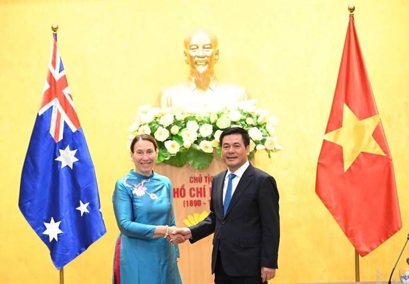 Minister of Industry and Trade Nguyen Hong Dien and Australian Senate President Sue Lines. (Photo: MOIT)