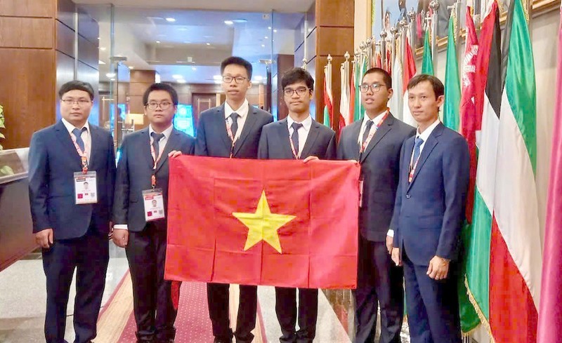 The Vietnamese students claim two golds, one silver and one bronze at the 36th International Olympiad in Informatics hosted by Egypt from September 1-6, (Photo: VNA)