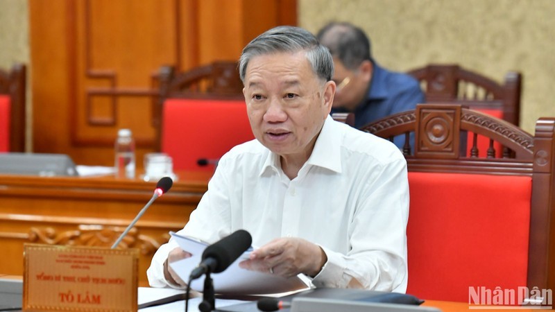 Party General Secretary and President To Lam speaks at the meeting. (Photo: NDO)