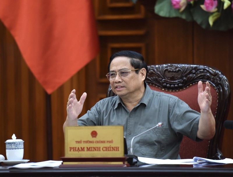 Prime Minister Pham Minh Chinh chairs a meeting between permanent cabinet members and the standing board of the sub-committee for socio-economic affairs of the 14th National Party Congress on September 9. (Photo: Tran Hai)