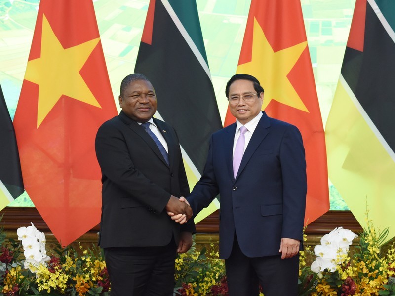 Prime Minister Pham Minh Chinh and Mozambican President Filipe Jacinto Nyusi in Hanoi on September 9. (Photo: Tran Hai)