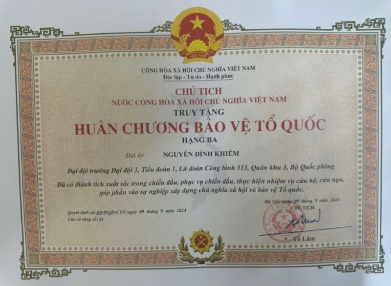 The Fatherland Protection Order granted to Colonel Nguyen Dinh Khiem.