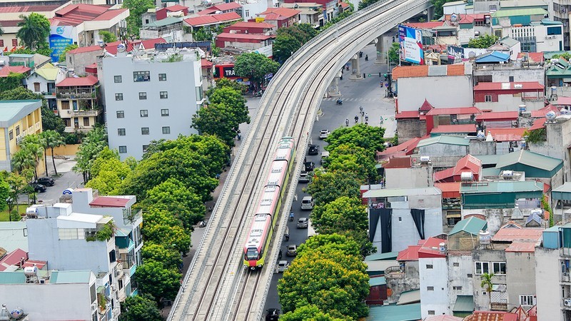 A train of Hanoi's newly inaugurated Nhon-Hanoi Station Line. (Photo: Thuy Nguyen)