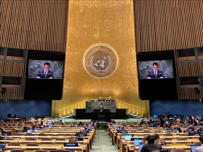 At the UN General Assembly’s emergency special session on September 17-18. (Photo: VNA)