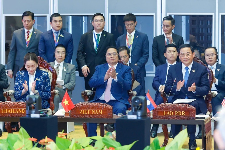 Prime Minister Pham Minh Chinh at the dialogue with AIPA representatives. (Photo: VGP)