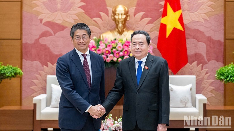 National Assembly Chairman Tran Thanh Man hosts a reception in Hanoi on October 9 for newly-appointed Japanese Ambassador Ito Naoki. (Photo: Duy Linh)