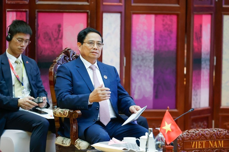 Prime Minister Pham Minh Chinh speaks at an October 9 retreat session with leaders of member states and Timor-Leste in in Vientiane, Laos, as part of the 44th and 45th ASEAN Summits and related summits. (Photo: VGP)