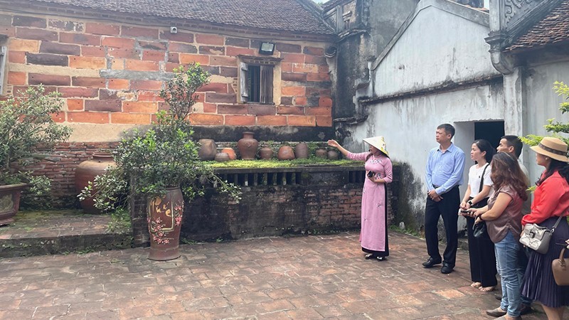 Visitors at Bo Da Temple in Viet Yen District.