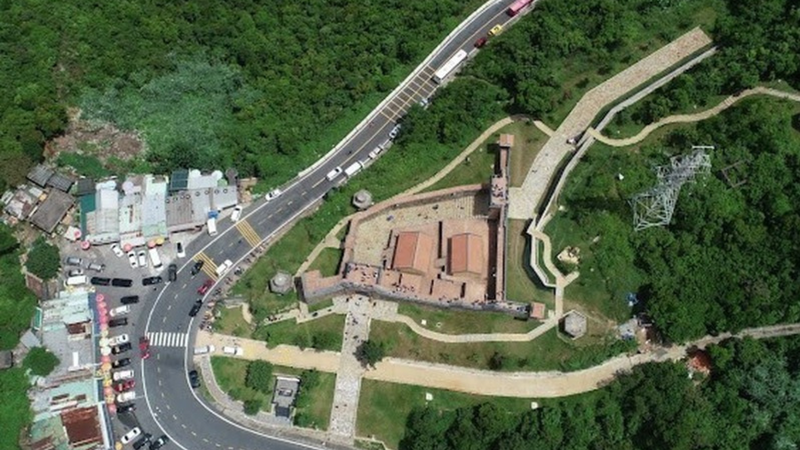 A bird's-eye view of Hai Van Gate. (Photo: VNA)