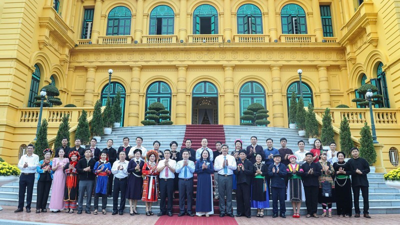 Vice President Vo Thi Anh Xuan and the Ha Giang ethnic delegation.