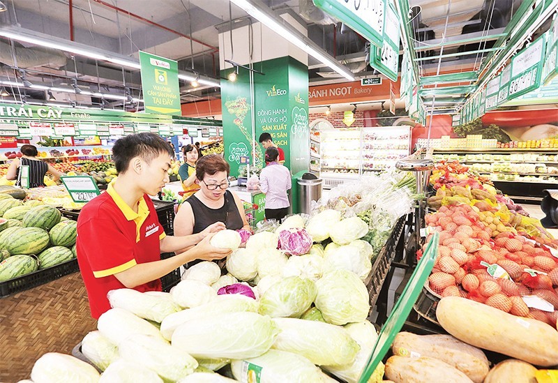 Clean vegetables on sale at a supermarket. (Photo: Thanh Giang)