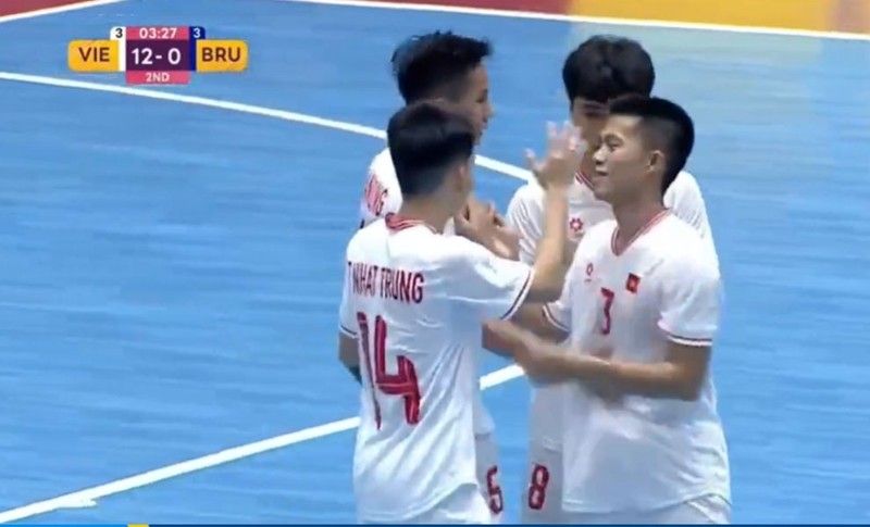 Vietnamese players celebrate the victory. (Photo: VFF)