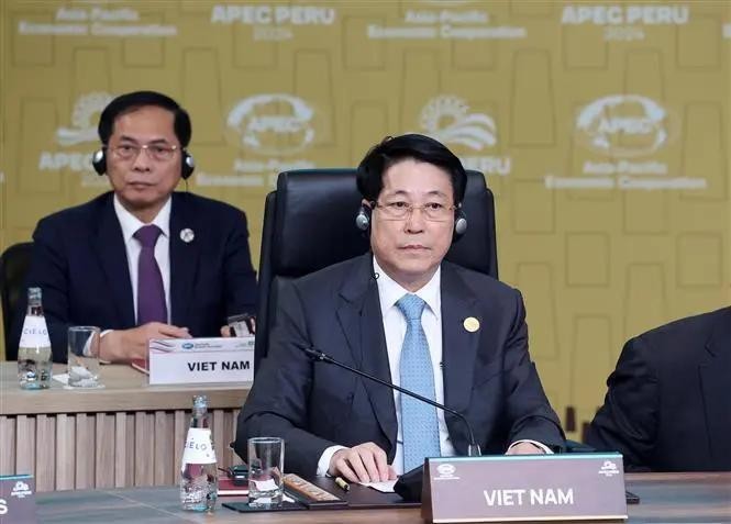 State President Luong Cuong attends the Asia-Pacific Economic Cooperation (APEC) Leaders' Informal Dialogue with Guests in Lima on November 15 (local time) (Photo: VNA)