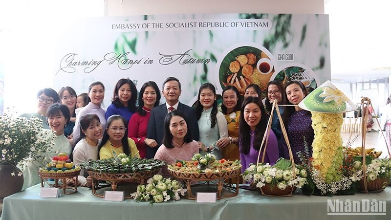 Vietnamese Ambassador to Laos Nguyen Minh Tam poses for a photo with female diplomats and wives of diplomats in Laos.