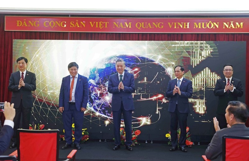 General Secretary To Lam and other delegates at the opening ceremony of Hanoi – Kuala Lumpur direct air route of Vietjet Air. (Photo: VNA)