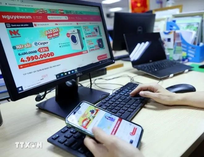 E-commerce is expanding rapidly and has become a popular business method recognised by both enterprises and the public in Vietnam (Photo: VNA)