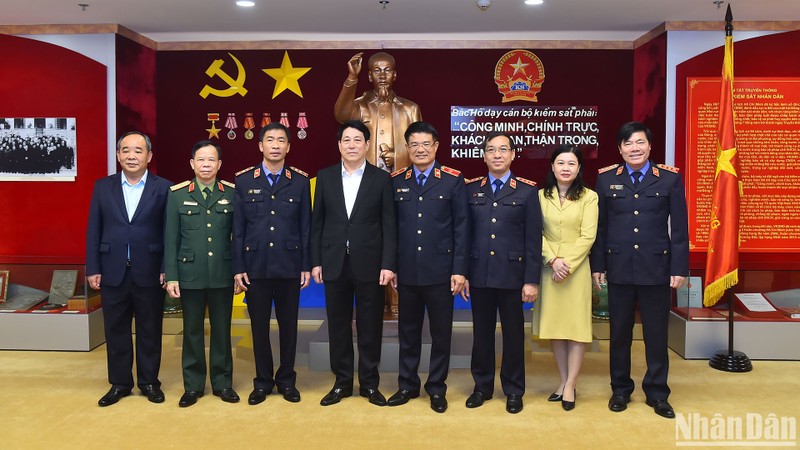 President Luong Cuong and officials of the Supreme People's Procuracy. (Photo: Thuy Nguyen)