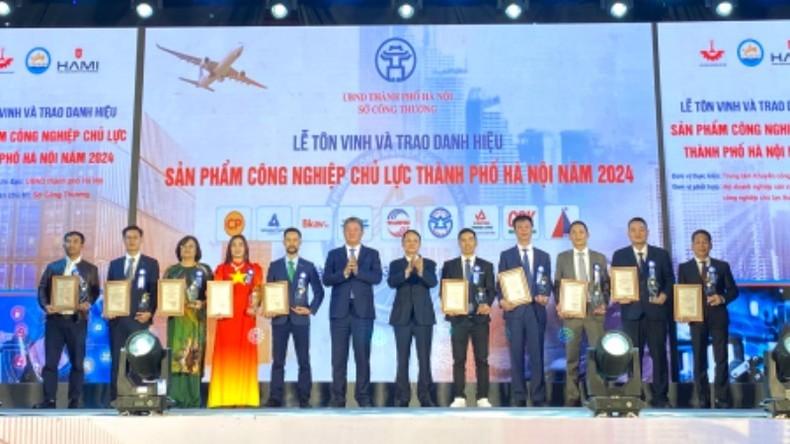 The ceremony to honour Hanoi's key industrial products.