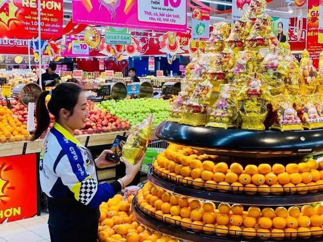 Hanoi is working to ensure a robust supply of goods to meet consumer needs during Tet holiday. (Photo: VNA)