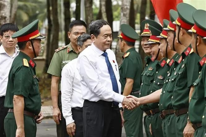 NA Chairman Tran Thanh Man greets officers of the Hau Giang Military Command on December 14. (Photo: VNA)