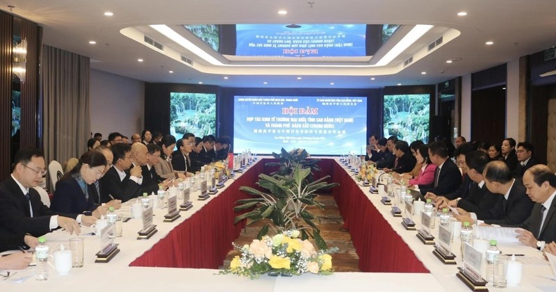 An overview of trade cooperation talks between the northern mountainous province of Cao Bang and Baise city of China’s Guangxi (Photo: VNA)