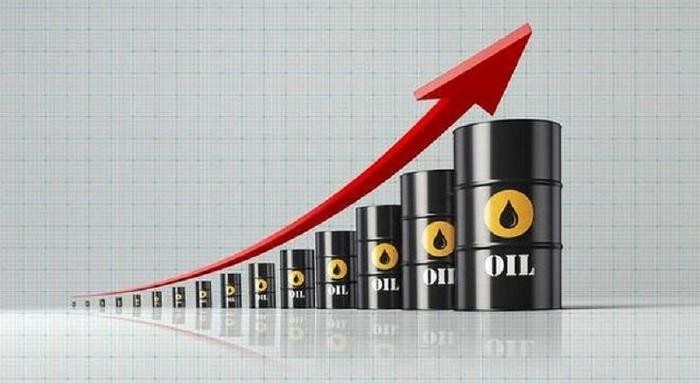 Oil prices advanced on Wednesday, driven by a weaker US dollar and a fall in US gasoline stockpiles.