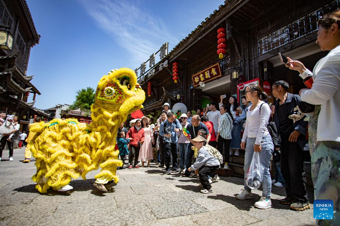 China is witnessing a travel boom during this year's five-day May Day holiday, the first such holiday since the country optimized its COVID-19 response measures.(Photo: Xinhua)