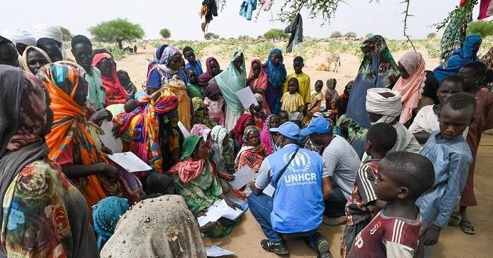 UNHCR staff pre-register recently arrived Sudanese refugees in Koufroun site, Chad. (Source: UNHCR)